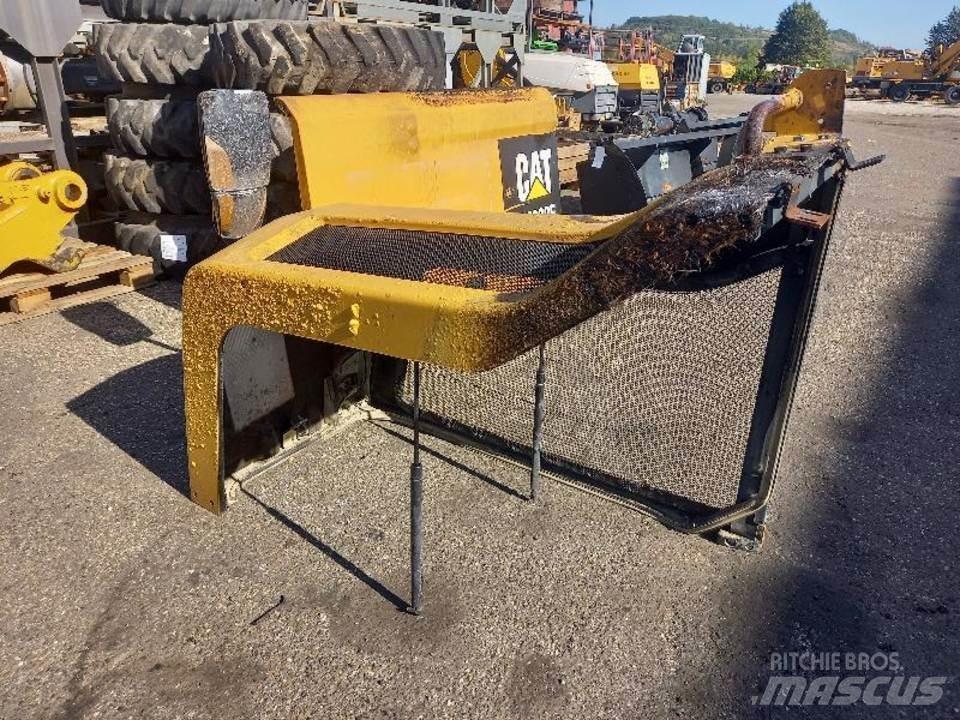 CAT M320F Kabine i unutrašnjost