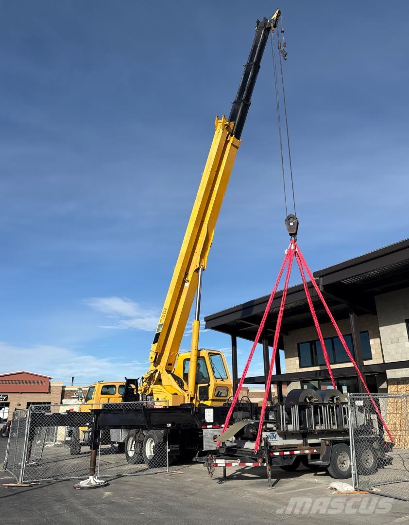 National 1400H Kamioni sa kranom