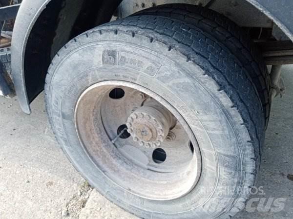 Avia D90 Rol kiper kamioni sa kukom za podizanje tereta