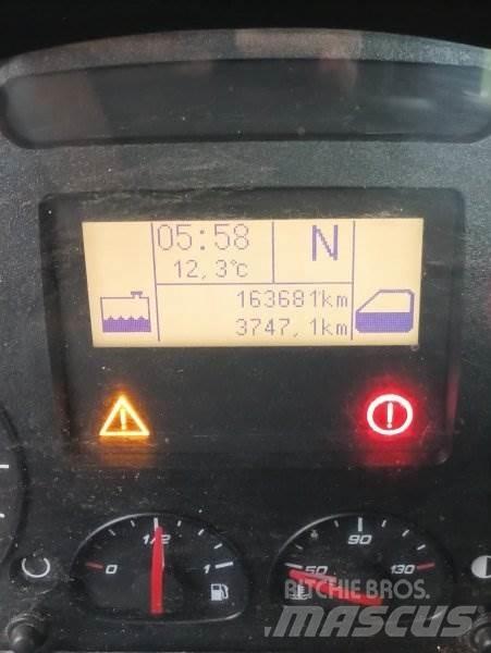 Iveco 150 EW Rol kiper kamioni sa kukom za podizanje tereta
