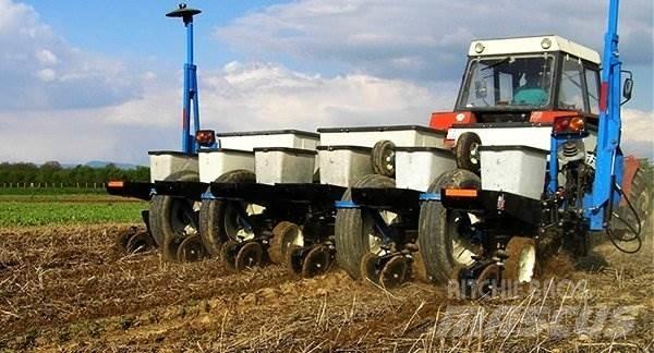  _JINÉ USA) Kinze - 3000 Traktori