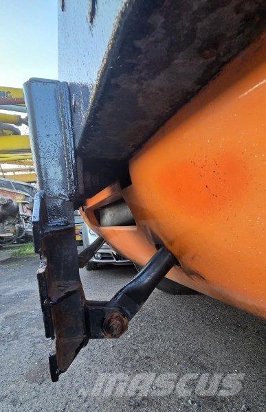 Praga NTS 265 + sypač Posipači soli i peska