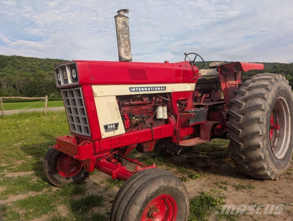 International 966 Traktori