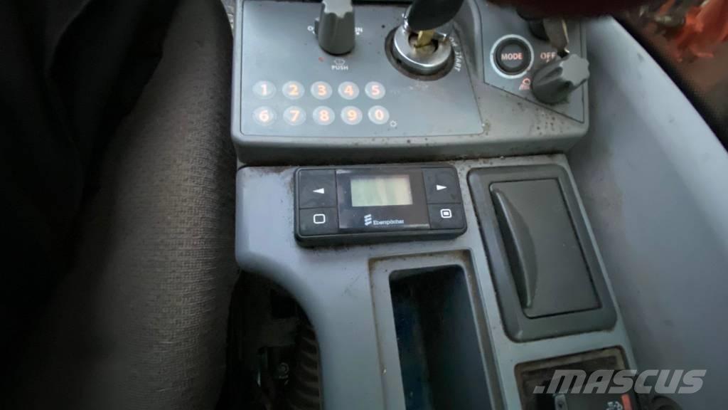 Hitachi ZX 210 LC-6 Bageri guseničari