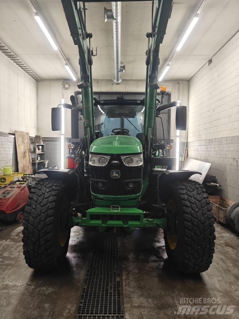 John Deere 6155 R Traktori