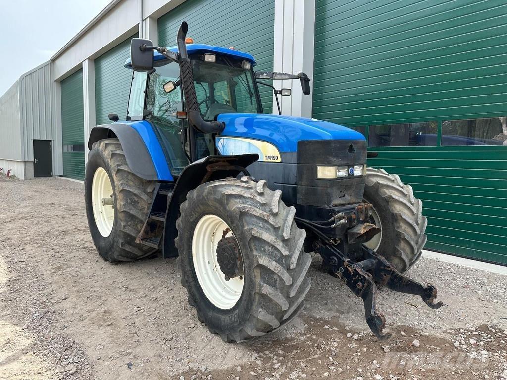 New Holland TM 190 Traktori