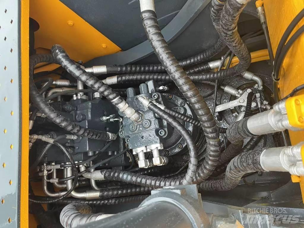 Hyundai R220 Bageri guseničari