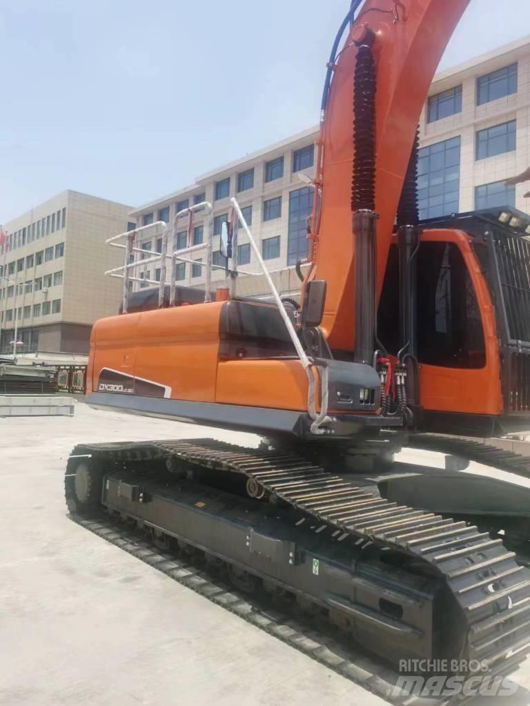 Doosan DX 300 LC Bageri guseničari