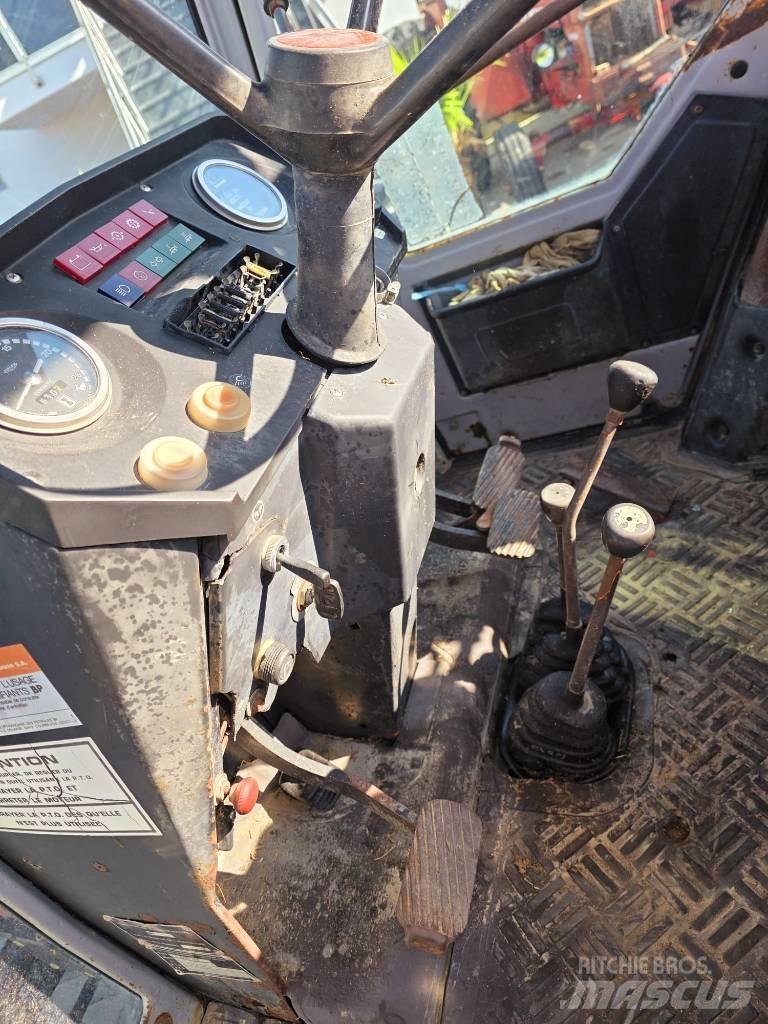 Massey Ferguson 690 Traktori