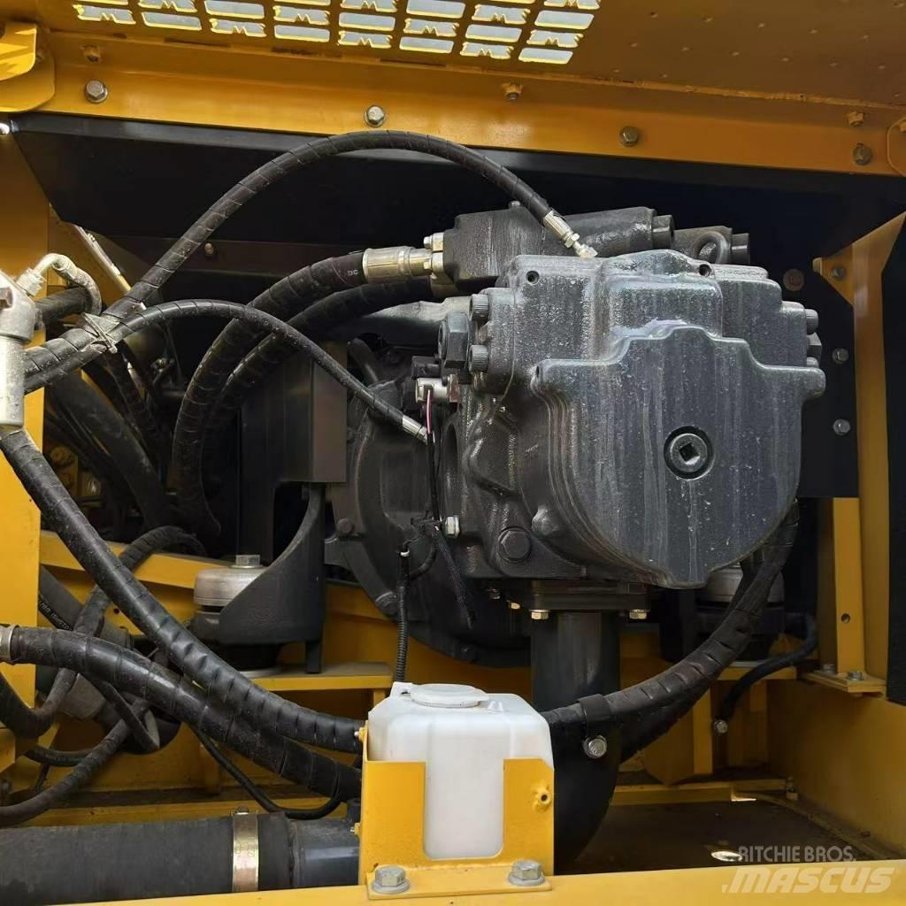 Komatsu 450 Bageri guseničari