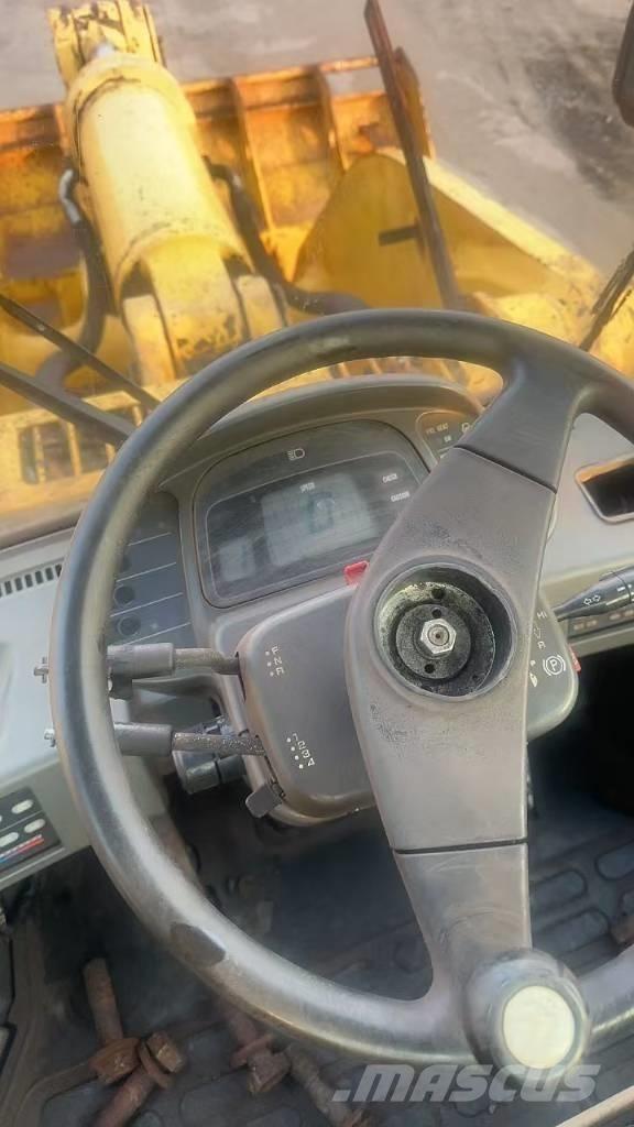 Komatsu WA 600-6 Utovarivači na točkove