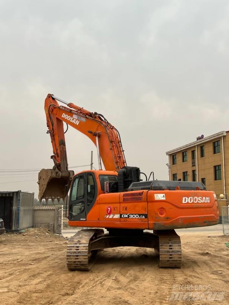Doosan DX300LCA Bageri guseničari