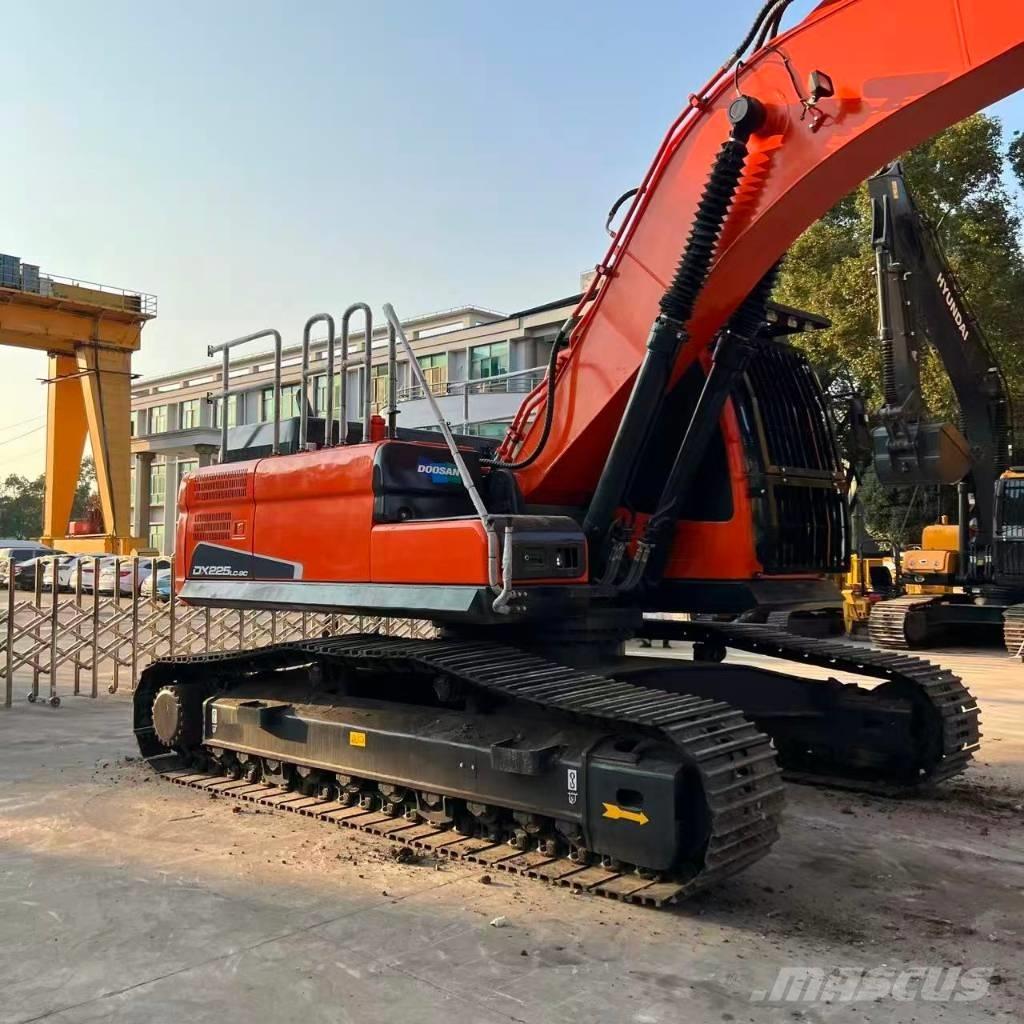 Doosan DX225LC-9C Bageri guseničari