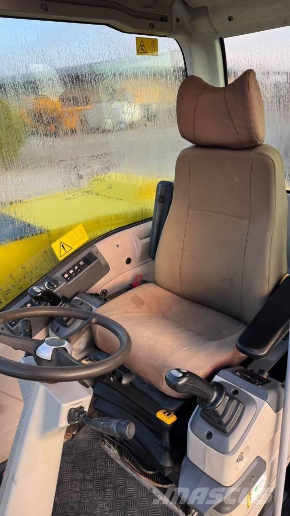 New Holland MH 2.6 Bageri točkaši