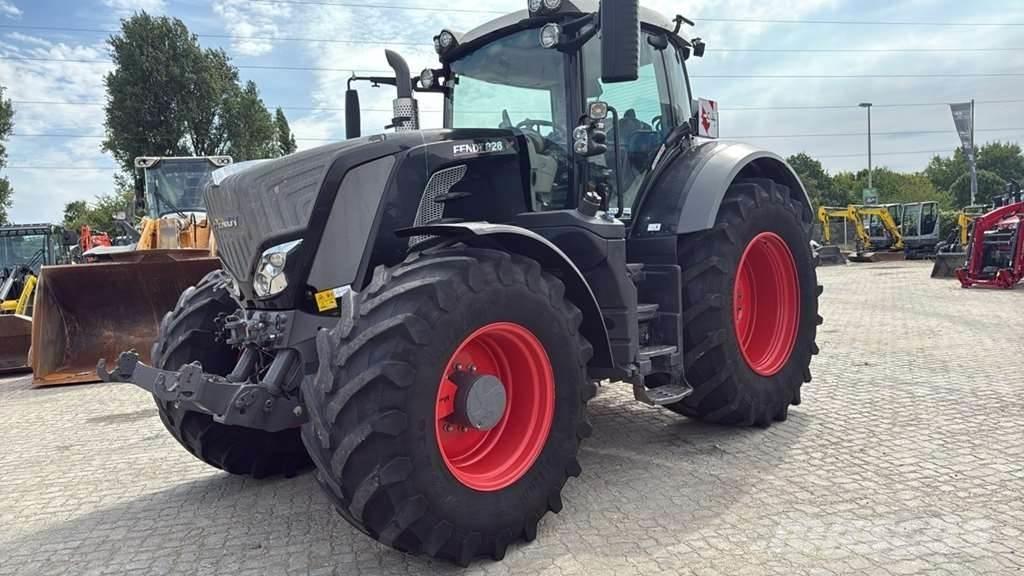 Fendt 828 Vario 0 Traktori