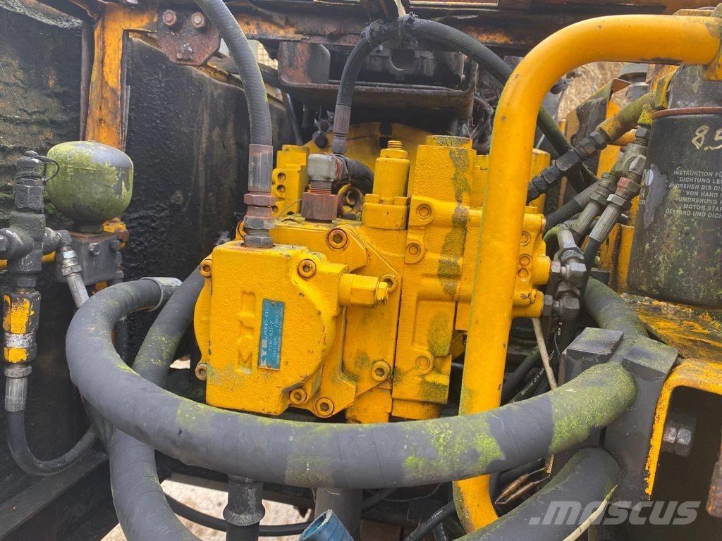 JCB JS 130 Bageri guseničari