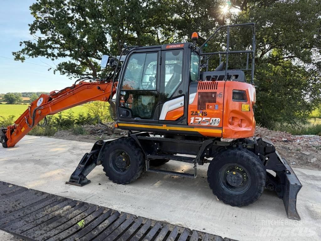 Hitachi ZX 135 W-7 Bageri točkaši