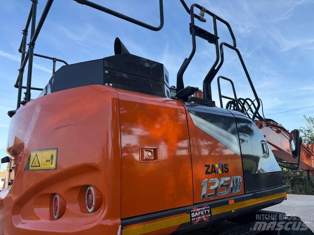 Hitachi ZX 135 W-7 Bageri točkaši