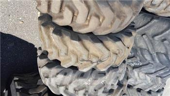  Pneus 10.5/80-18 Gume, točkovi i felne