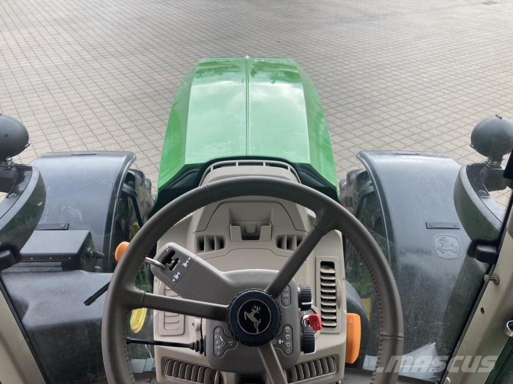 John Deere 6M240 Traktori