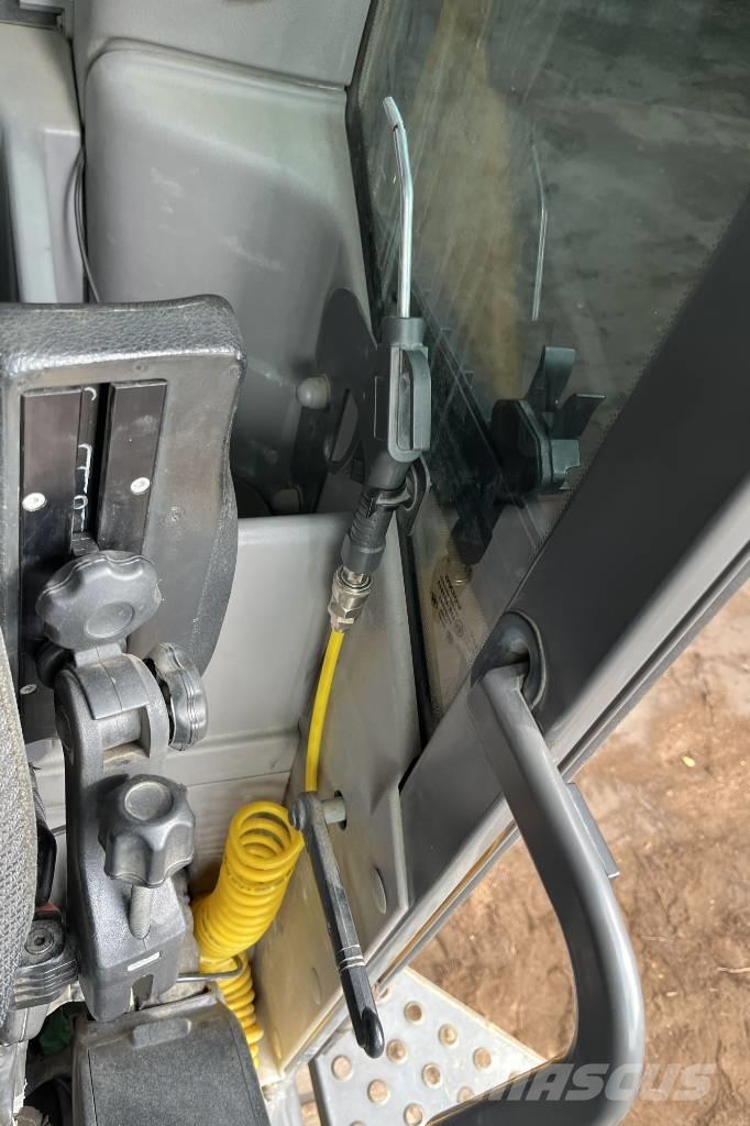 Volvo EC 300 EL Bageri guseničari