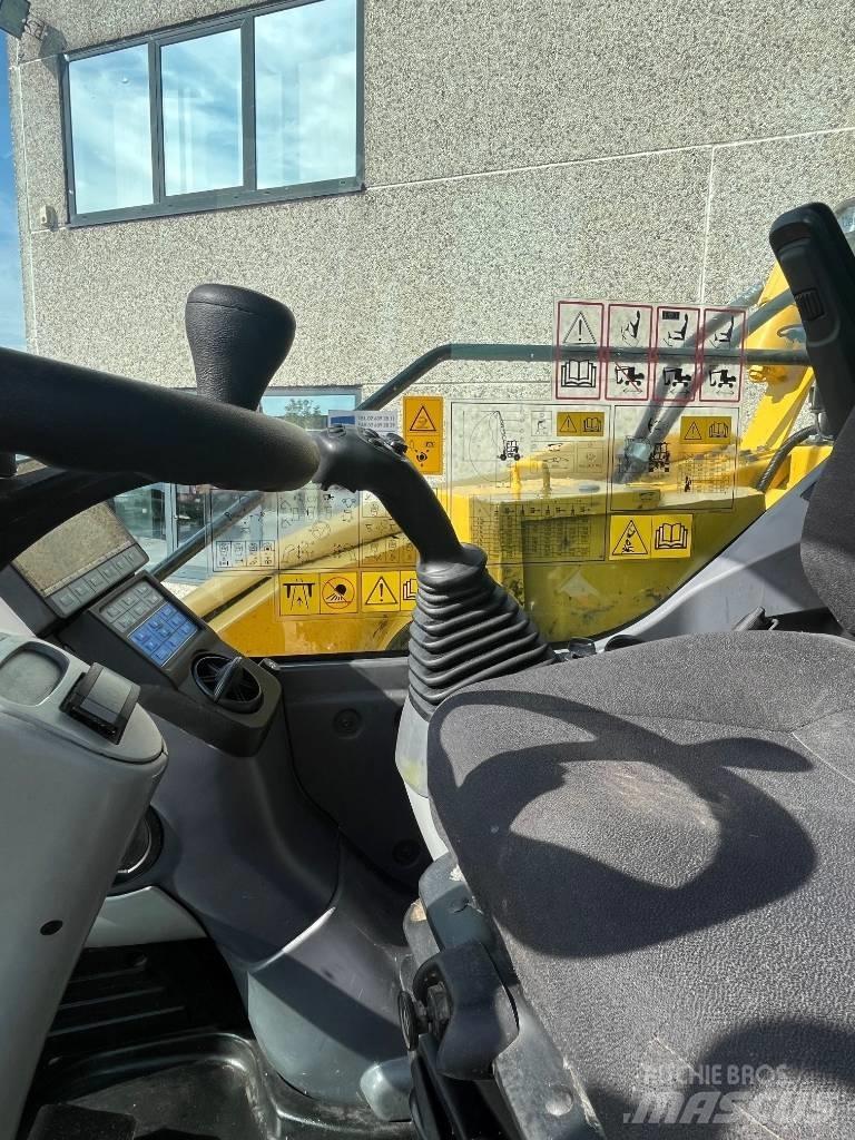 Komatsu PW98MR-10 Bageri točkaši