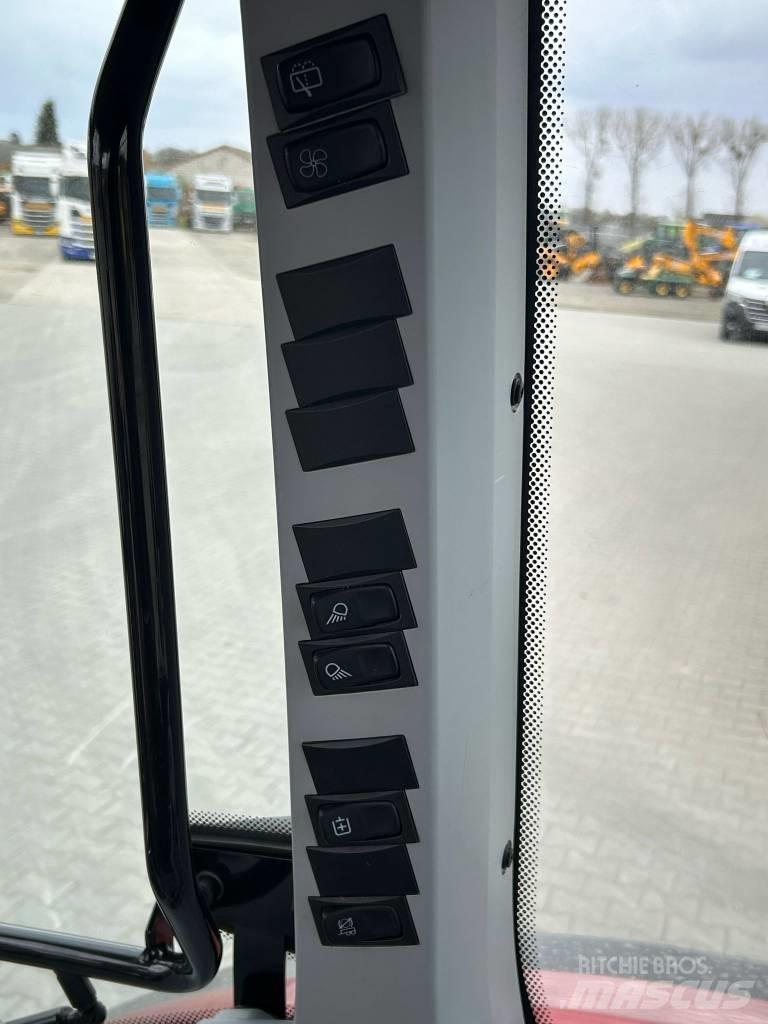 Valtra A 104 Traktori