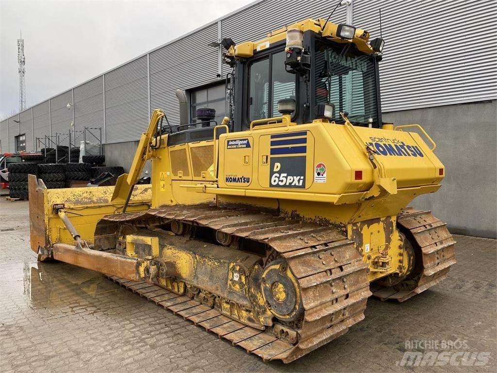 Komatsu D65PXI-18 Buldožeri guseničari