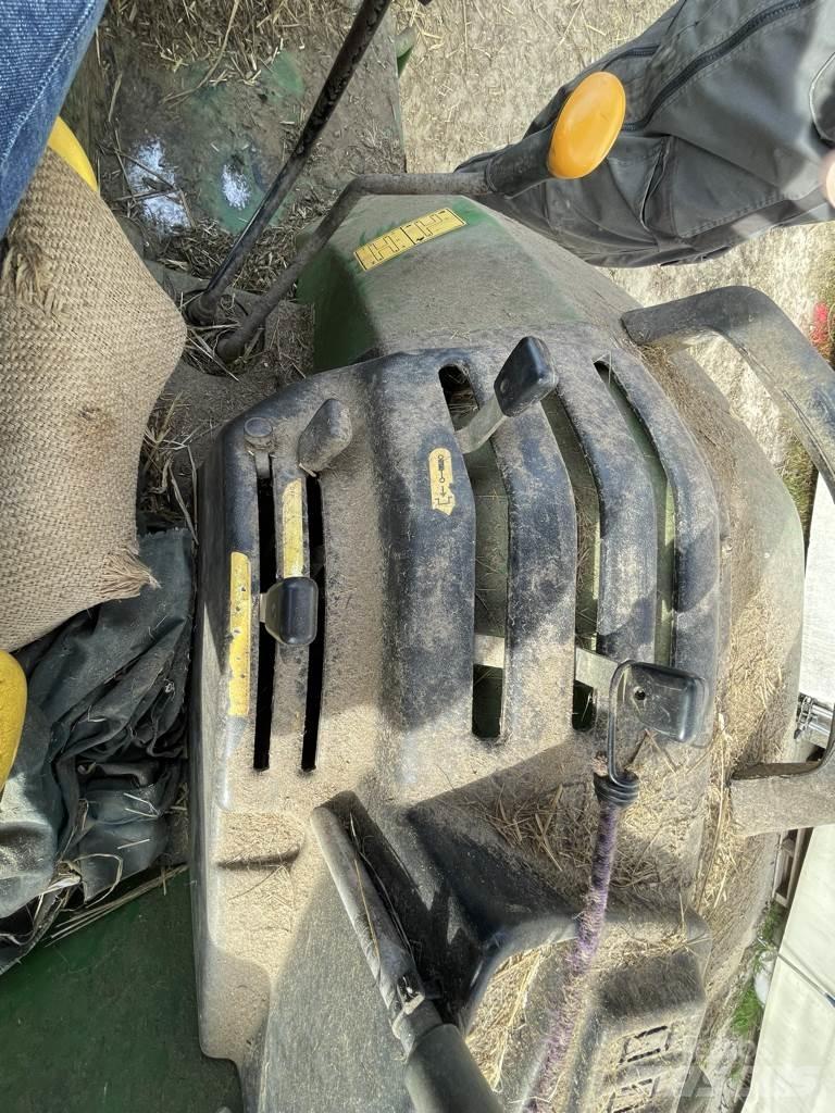 John Deere 5215 Traktori