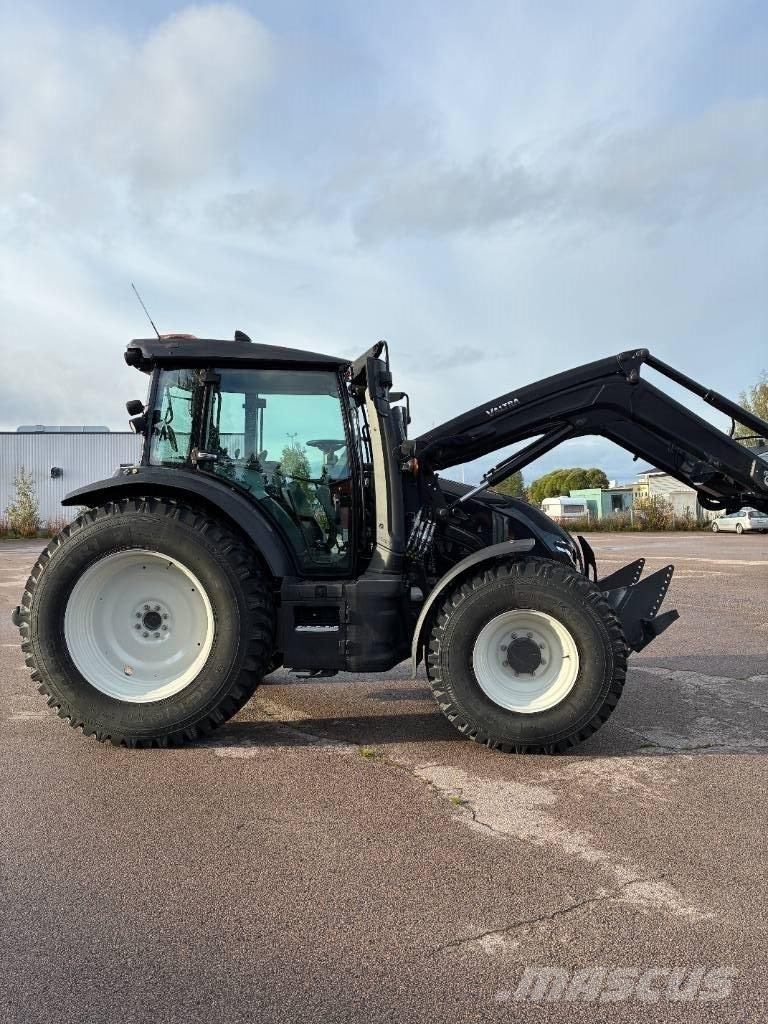 Valtra G135A Traktori
