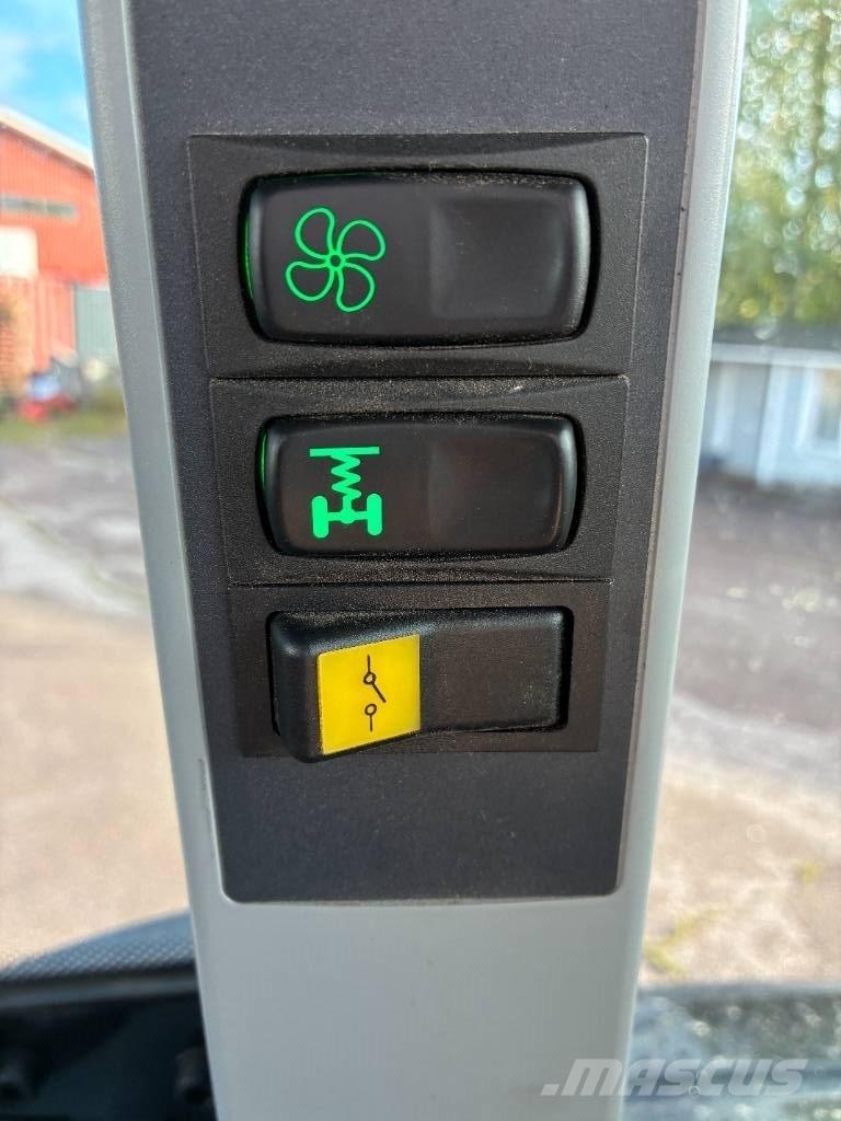 Valtra G135A Traktori
