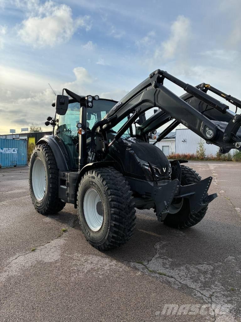 Valtra G135A Traktori