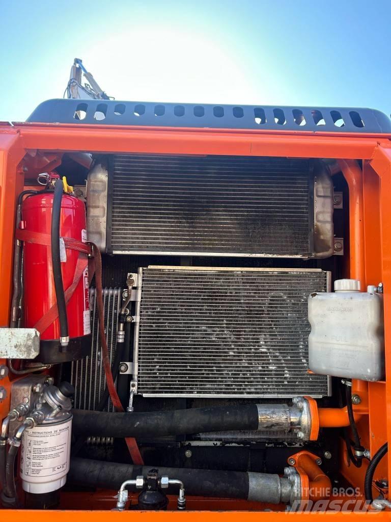 Doosan DX 210 W Bageri točkaši