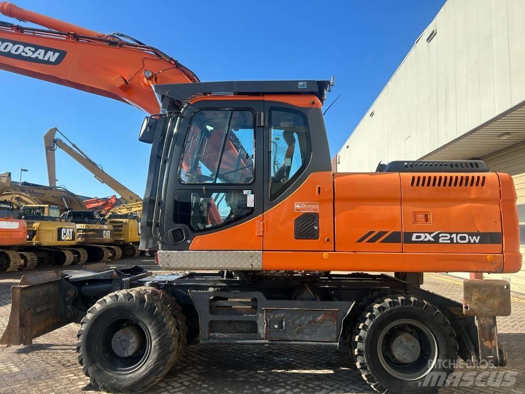 Doosan DX 210 W Bageri točkaši
