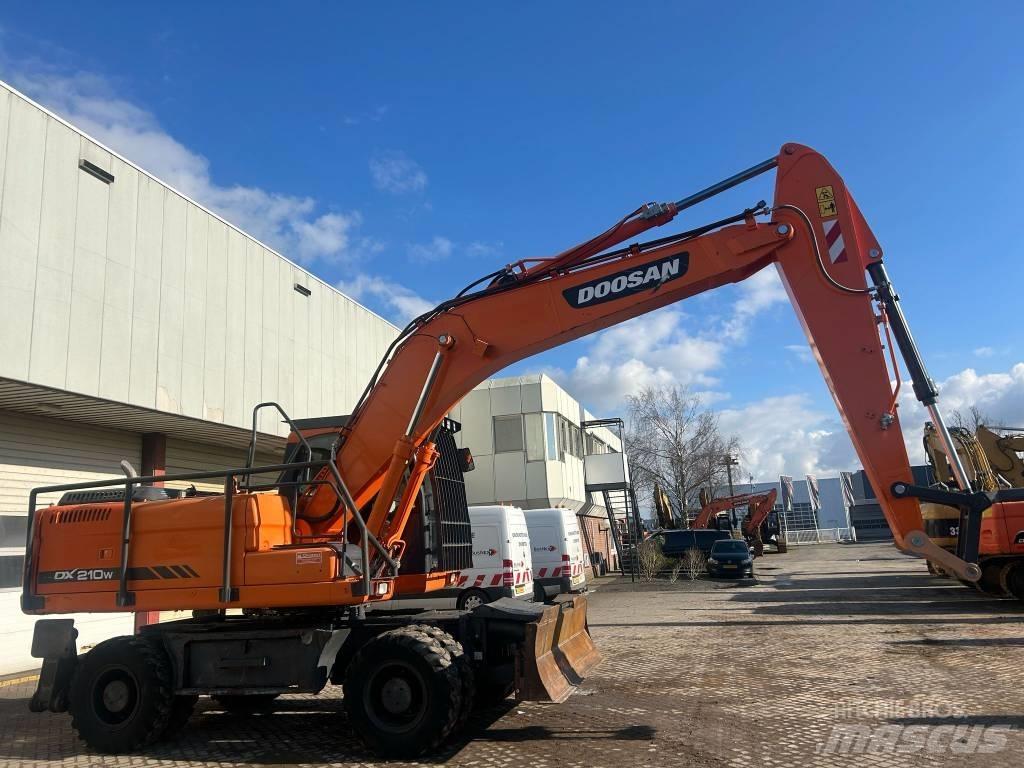 Doosan DX 210 W Bageri točkaši