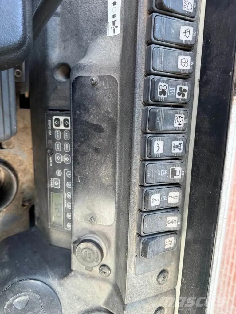 Takeuchi TB230 Bageri guseničari