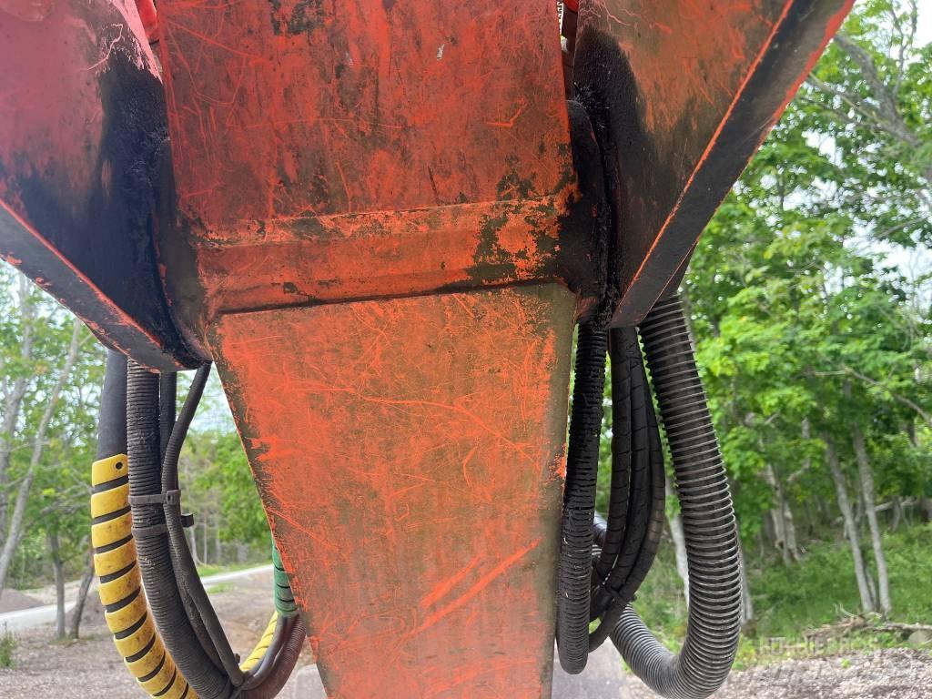 Fiat-Kobelco E 215 Bageri guseničari