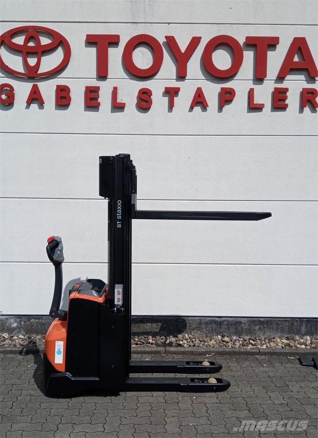 Toyota SWE140L Samopogonski ručni viljuškari