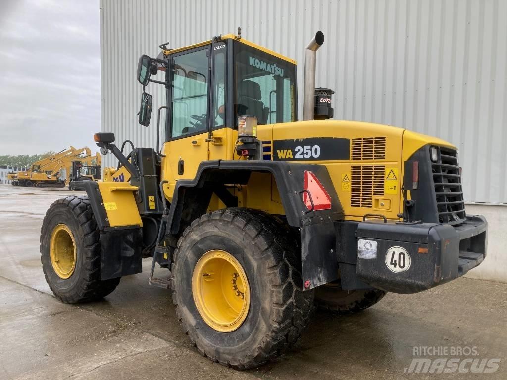 Komatsu WA 250 Utovarivači na točkove