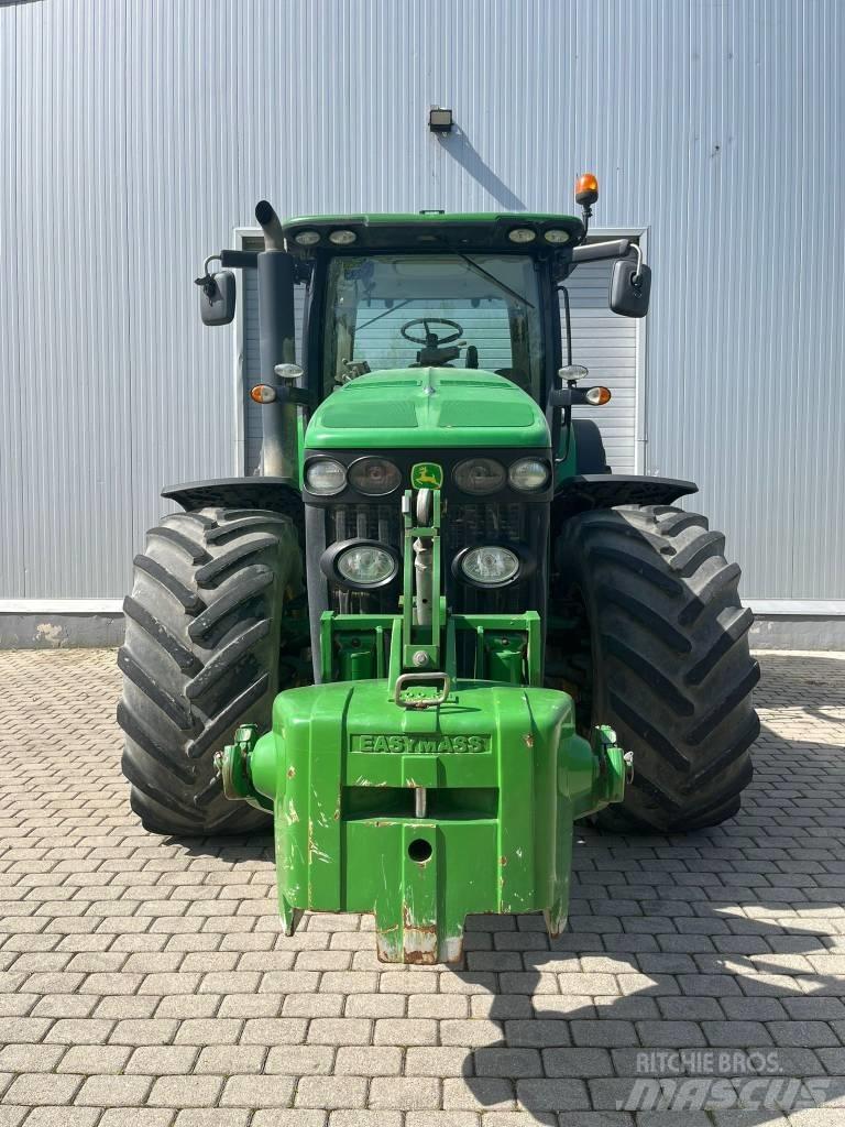 John Deere 8320 R Traktori