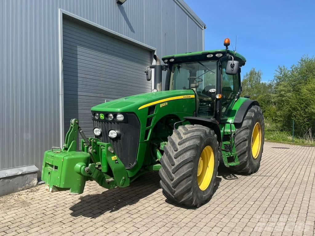 John Deere 8320 R Traktori