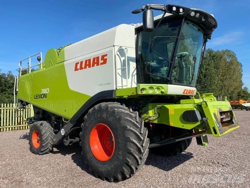 CLAAS LEXION 740 Kombajni