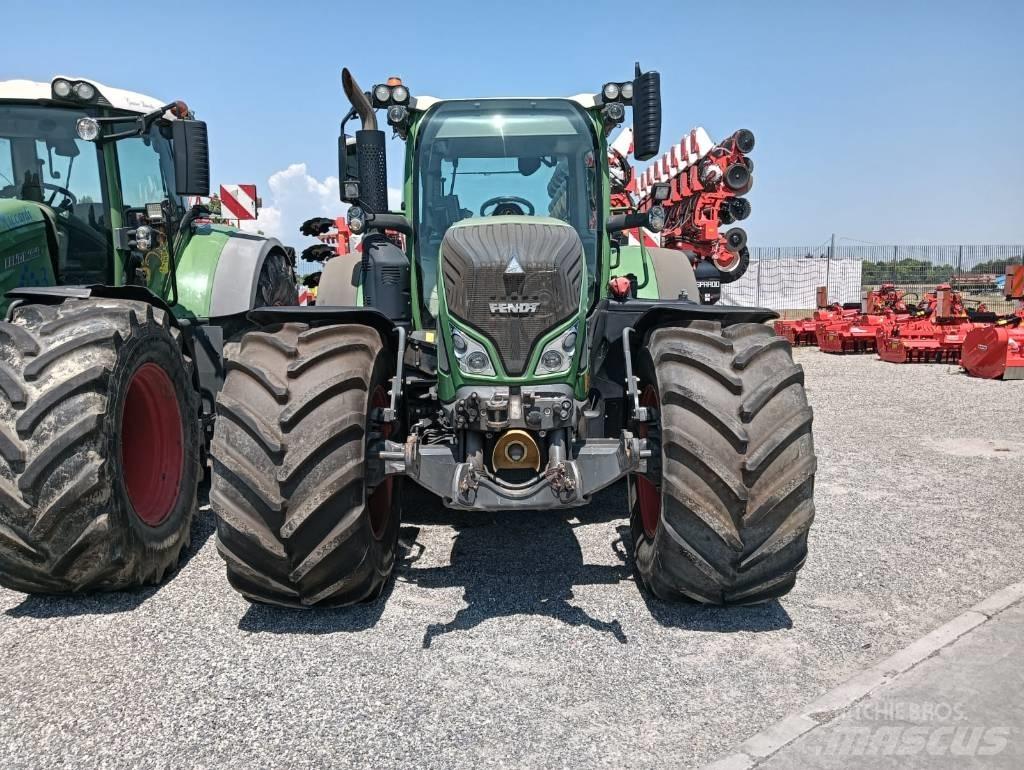Fendt 718 Vario Traktori
