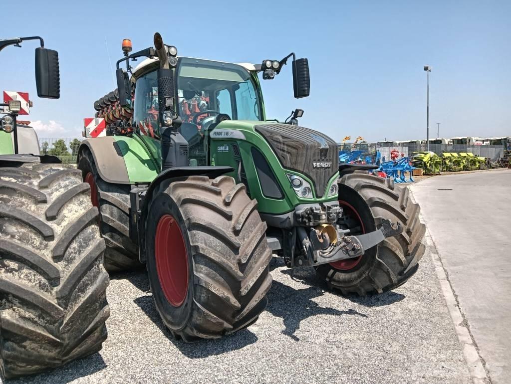 Fendt 718 Vario Traktori