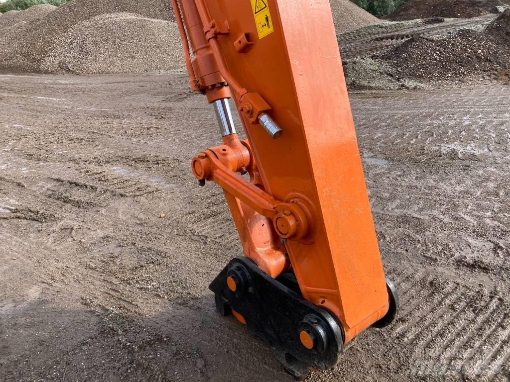 Hitachi ZX225USLC-6 Bageri guseničari