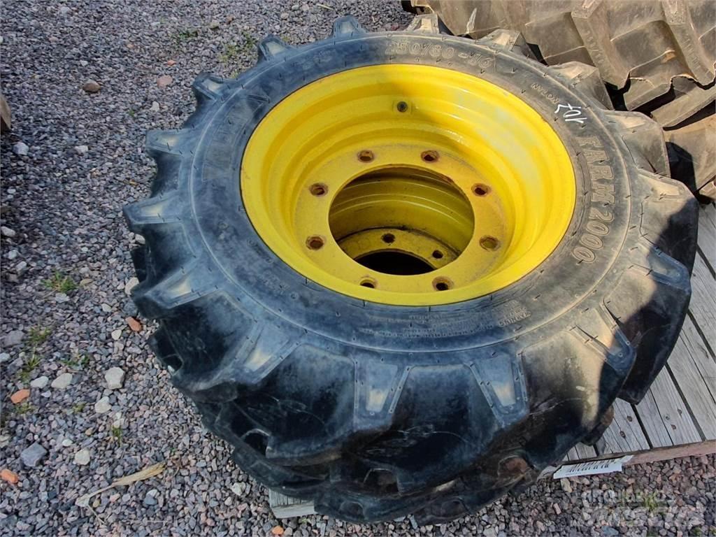 BKT 250/80-16 x2 Gume, točkovi i felne