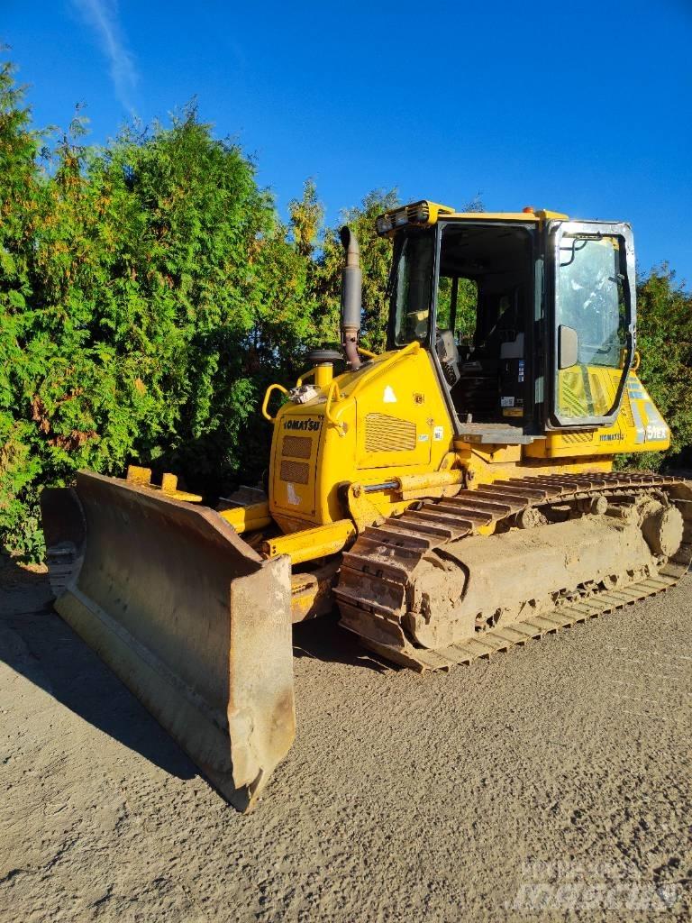 Komatsu D 51 Buldožeri guseničari