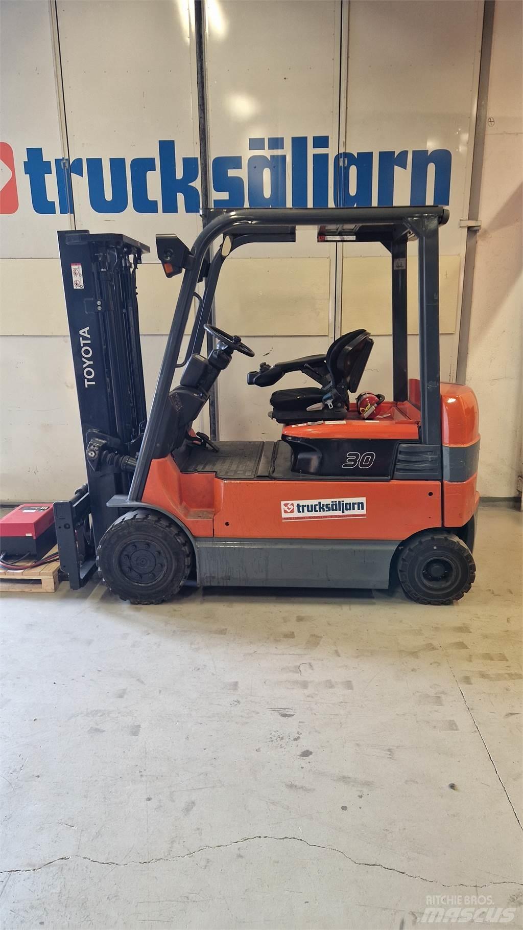Toyota 7FBMF30 Električni viljuškari