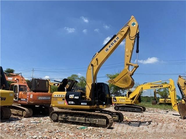 CAT 323D Bageri guseničari