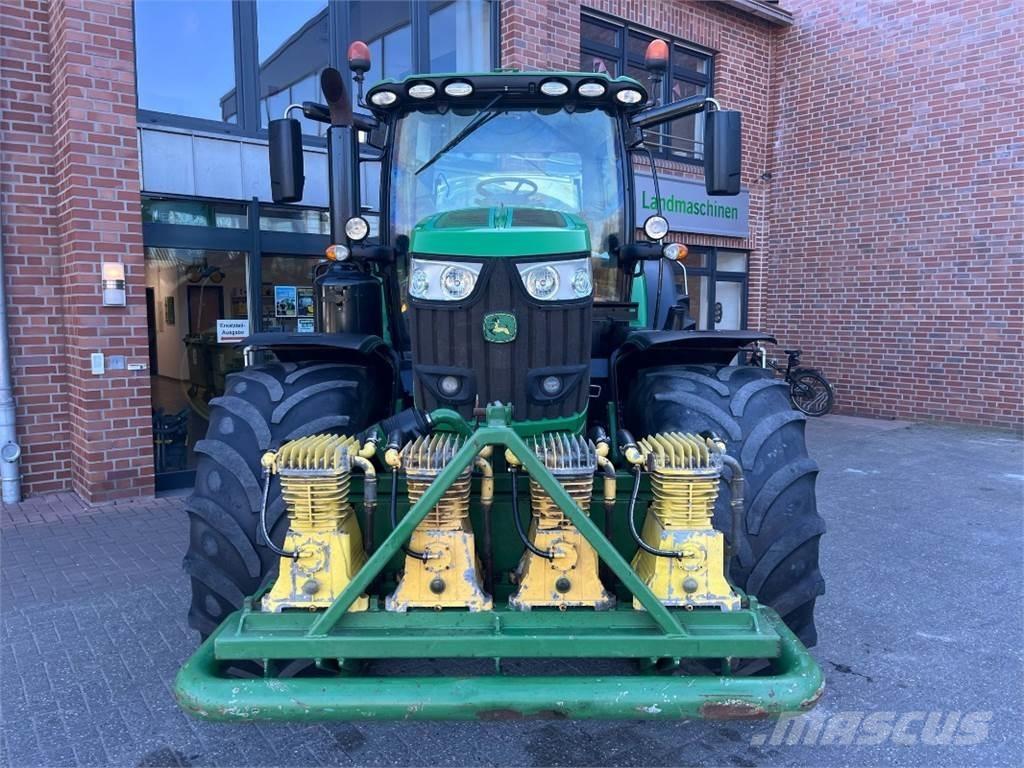 John Deere 6215R Traktori